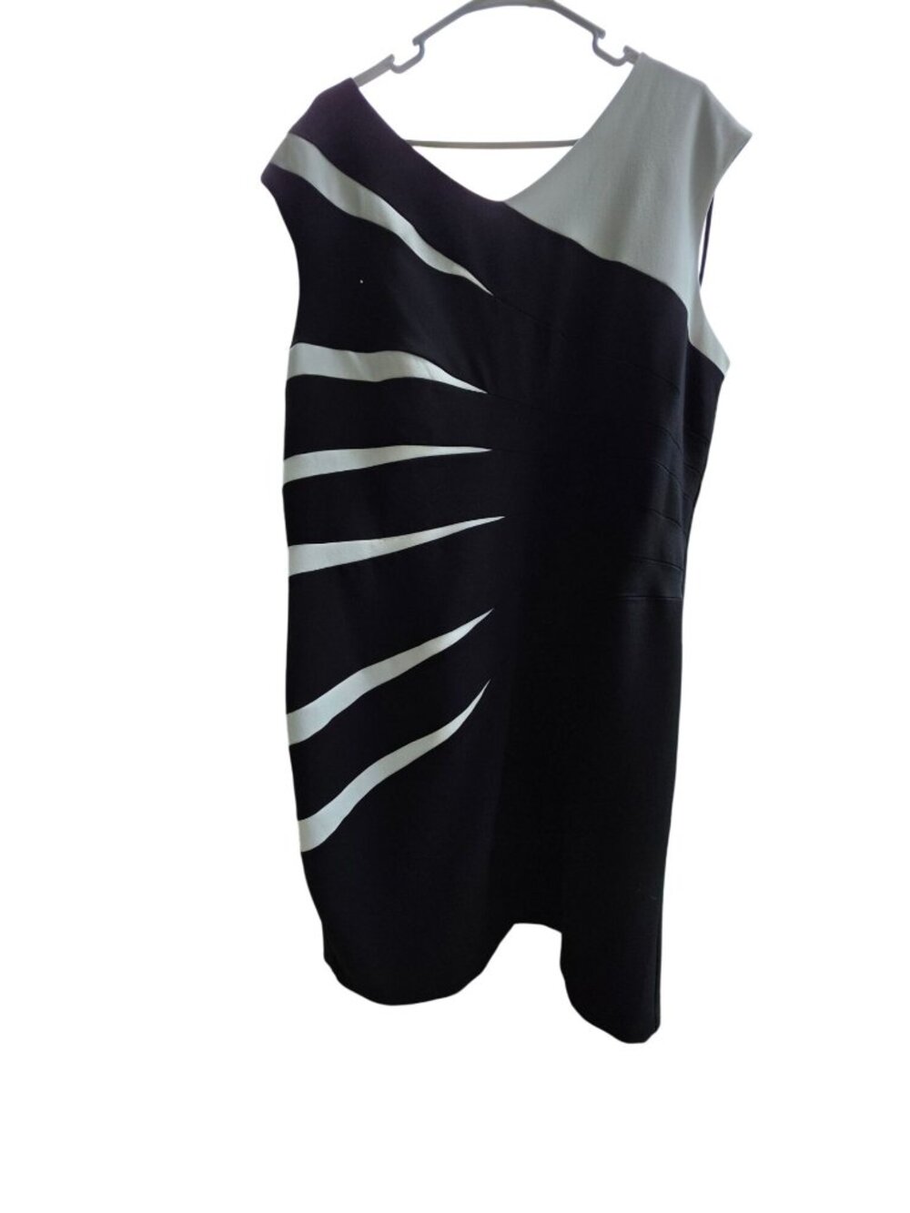 Julian Taylor NY Plus 20W Black White Asymmetrical Sunburst Sheath Dress
